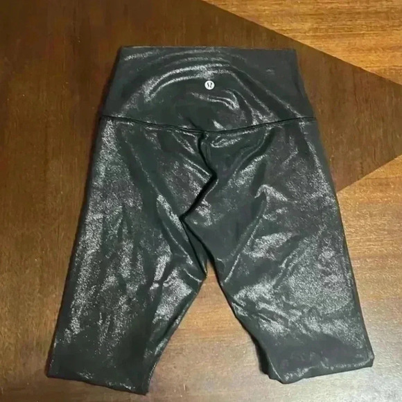 Lululemon legging - Picture 3 of 9